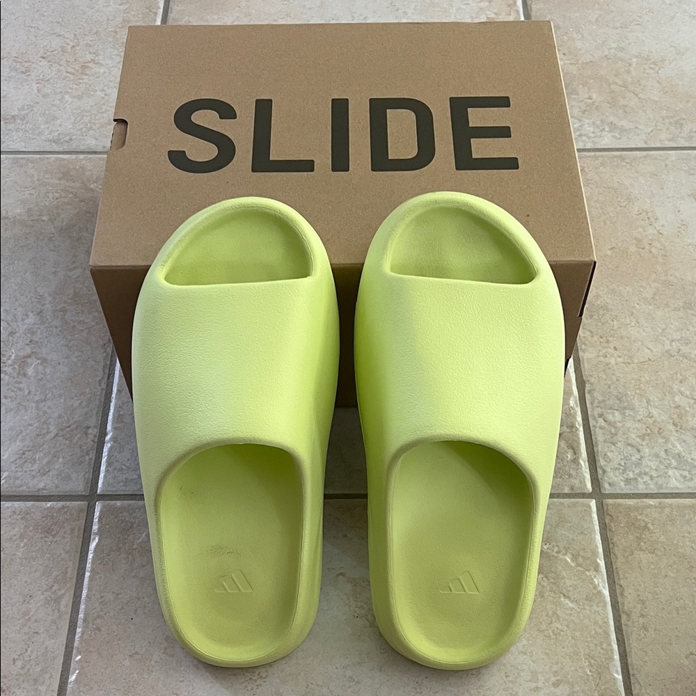 Yeezy Slide ‘Glow Green’ 2022